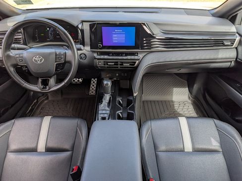 Used 2025 Toyota Camry SE FWD image 4
