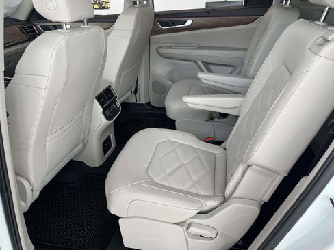 New 2026 Volkswagen Atlas SE image 9