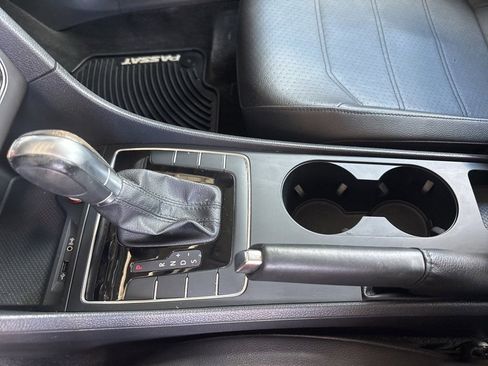 Used 2018 Volkswagen Passat 2.0T R-Line image 5