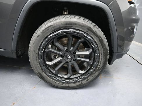 Used 2018 Jeep Grand Cherokee Limited w/ Trailer Tow Group IV AWD/4WD image 17