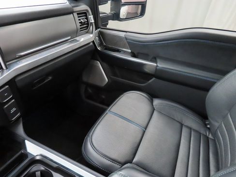 Used 2025 Ford F250 Platinum image 34