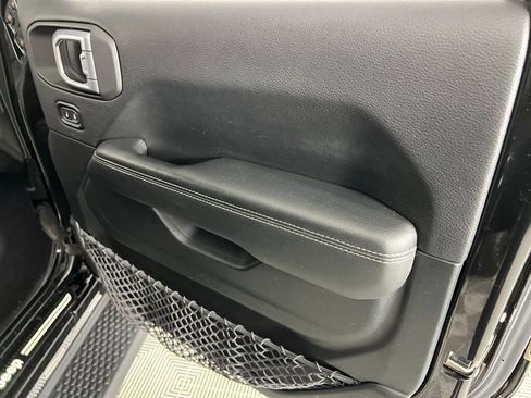 Used 2020 Jeep Wrangler Unlimited Sahara image 34