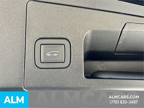 Used 2025 Cadillac XT5 Premium Luxury image 9