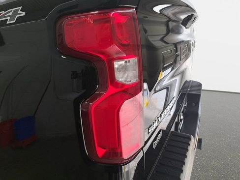 Used 2021 Chevrolet Silverado 1500 Custom image 32