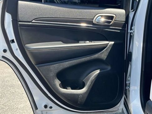 Used 2015 Jeep Grand Cherokee Limited AWD/4WD image 17