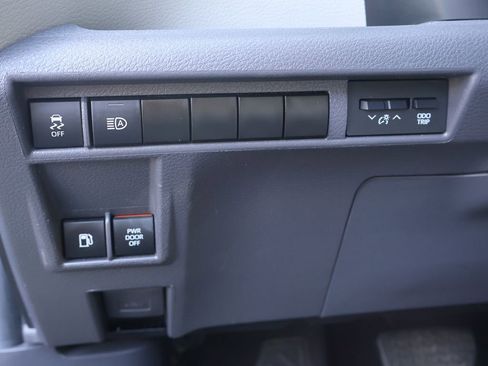 Used 2024 Toyota Sienna XLE image 19