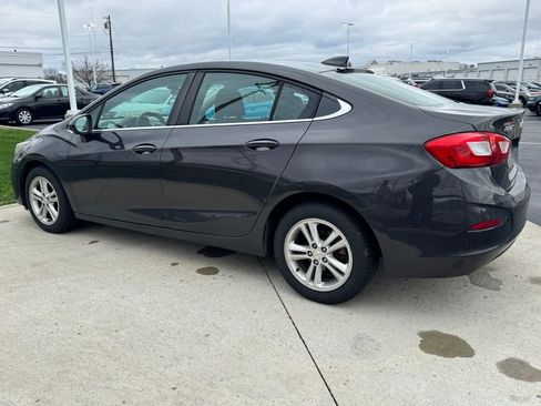 Used 2017 Chevrolet Cruze LT image 5