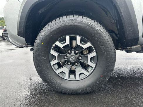 Certified 2023 Toyota Tacoma TRD Off-Road w/ Technology Package AWD/4WD image 13