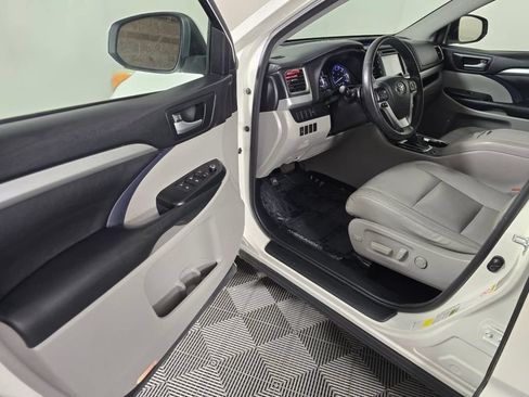Used 2015 Toyota Highlander XLE AWD/4WD image 23