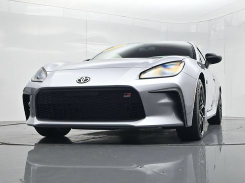 Used 2025 Toyota GR86 Premium w/ ALL Weather Mat Package (TMS) RWD image 40