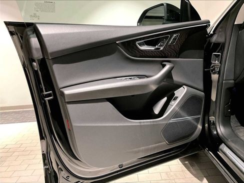 Used 2022 Audi Q8 Premium Plus w/ Premium Plus Package image 26