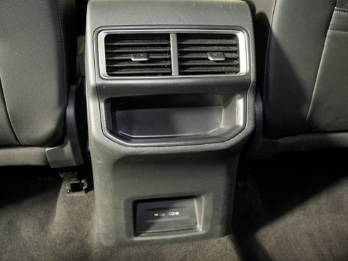 Used 2024 Volkswagen Atlas Cross Sport SE AWD/4WD image 32