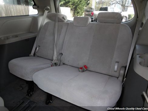 Used 2014 Toyota Sienna LE FWD image 15