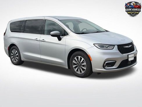 Certified 2023 Chrysler Pacifica Touring-L FWD image 7