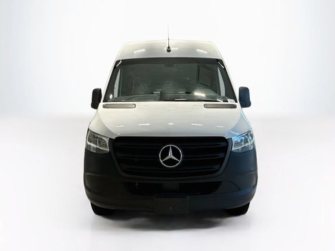 Used 2025 Mercedes-Benz Sprinter 2500 image 8