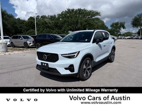 Certified 2026 Volvo XC40 B5 Plus AWD/4WD image 1