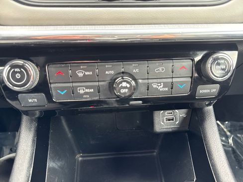 Used 2023 Jeep Compass Limited image 31