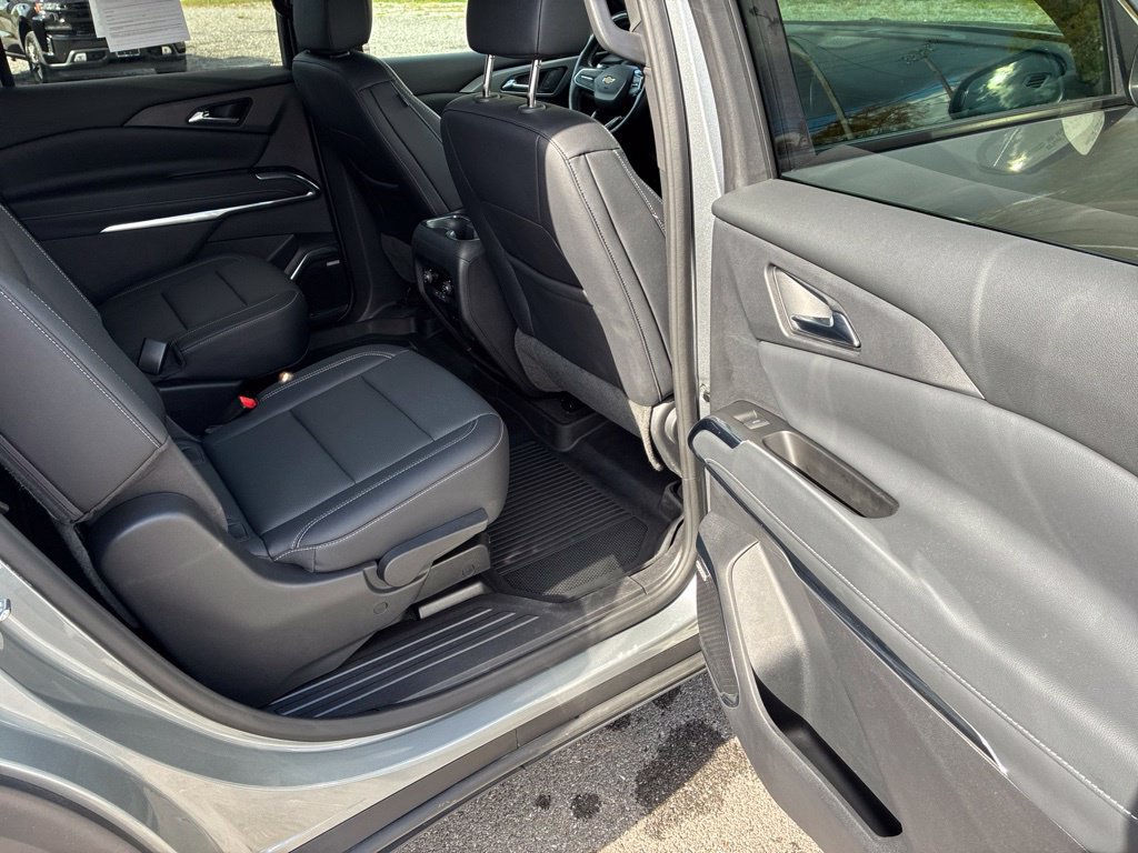 Used 2024 Chevrolet Traverse LT w/ Enhanced Driving Package AWD/4WD image 33
