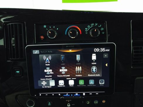 Used 2023 Chevrolet Express 2500 Extended image 32