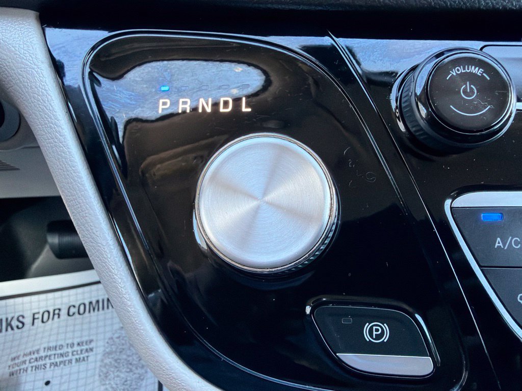 Used 2017 Chrysler Pacifica Touring-L FWD image 33