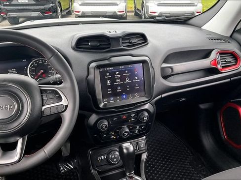 Used 2023 Jeep Renegade Trailhawk AWD/4WD image 9