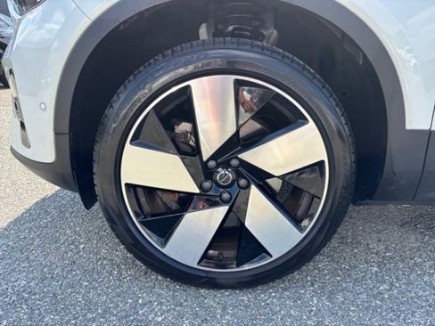 Used 2023 Volvo XC40 Recharge Ultimate w/ Protection Package Premier image 9