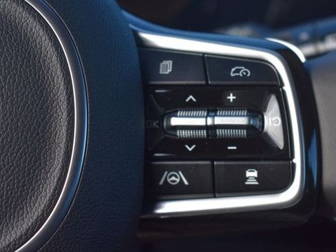 New 2026 Kia Carnival EX FWD image 31