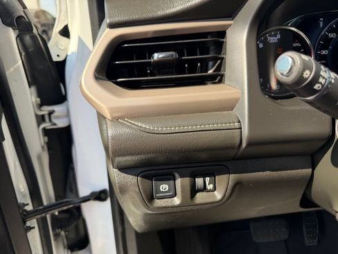 Used 2017 GMC Acadia Denali w/ Technology Package FWD image 28