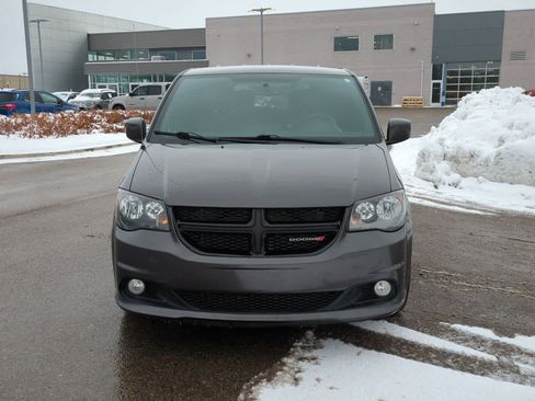 Used 2018 Dodge Grand Caravan SXT w/ Driver Convenience Group image 3