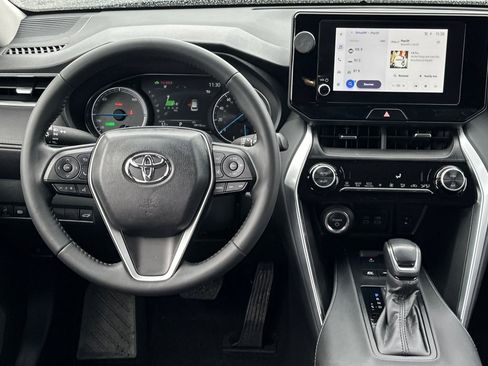 Used 2024 Toyota Venza LE image 14