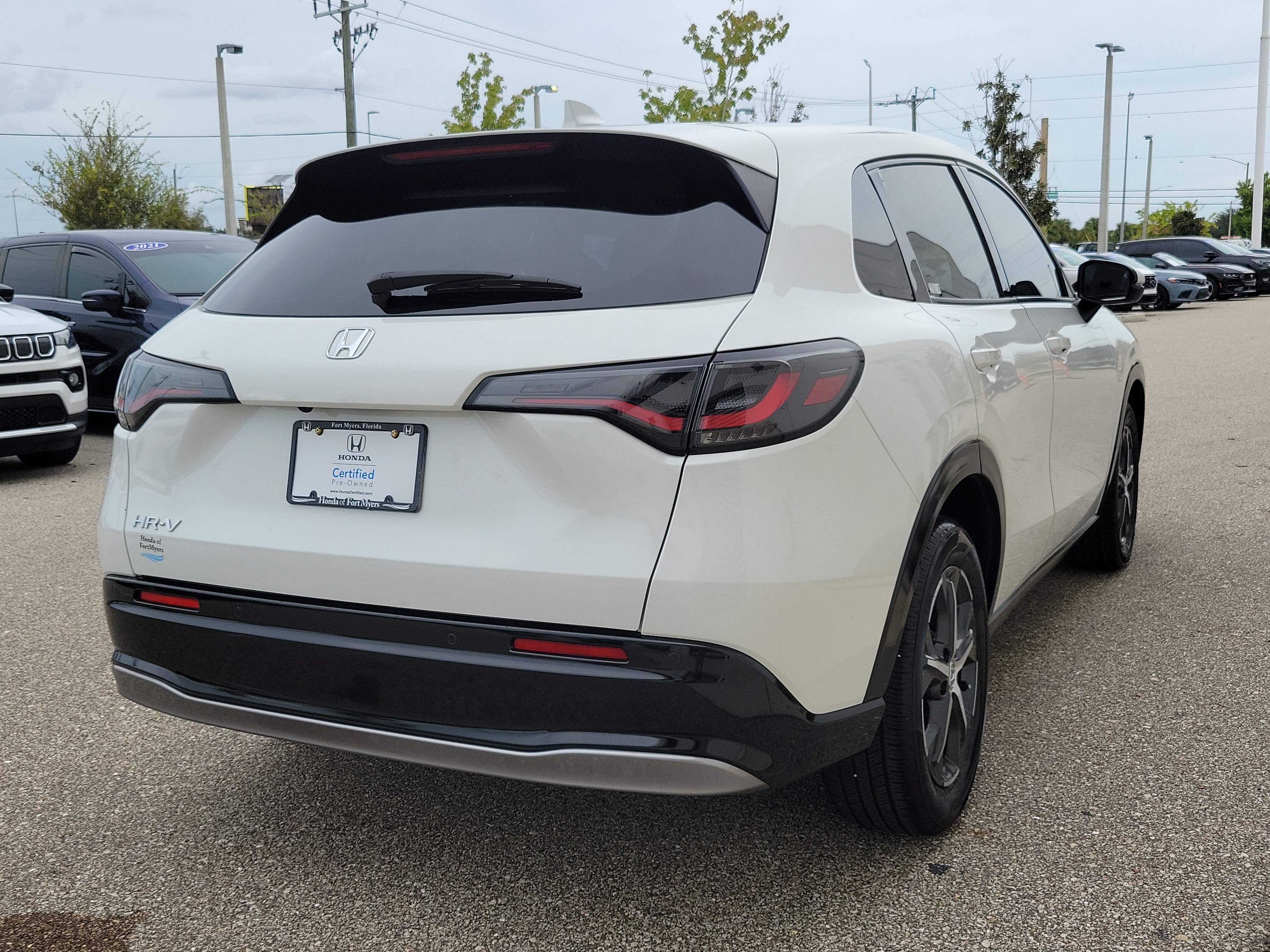Used 2024 Honda HR-V EX-L image 6