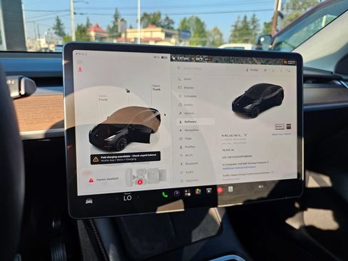 Used 2023 Tesla Model Y Long Range AWD/4WD image 30