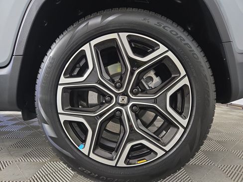 Used 2024 Rivian R1T Adventure AWD/4WD image 10