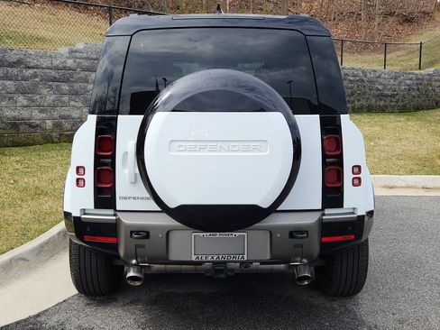 Used 2024 Land Rover Defender 110 X-Dynamic SE image 7