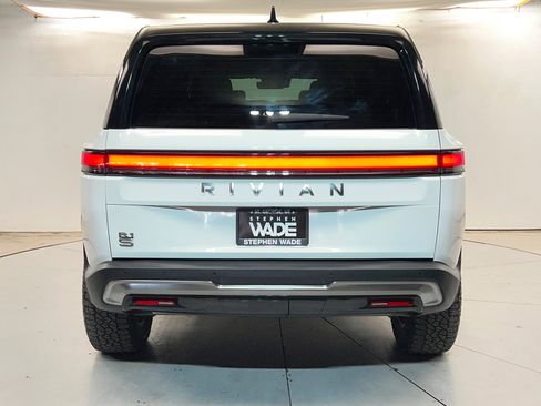 Used 2025 Rivian R1S Adventure Dual AWD/4WD image 4