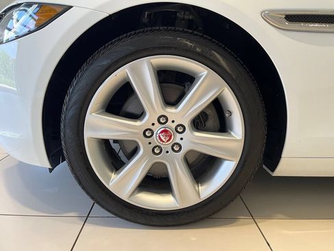 Used 2018 Jaguar XE Premium AWD/4WD image 10