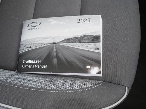 Used 2023 Chevrolet TrailBlazer LT w/ LPO, Blackout Package FWD image 38