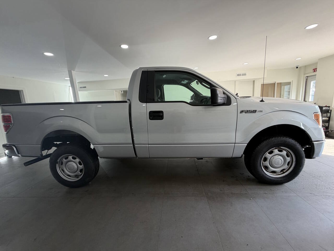 Used 2012 Ford F150 XL w/ XL Decor Group AWD/4WD image 8
