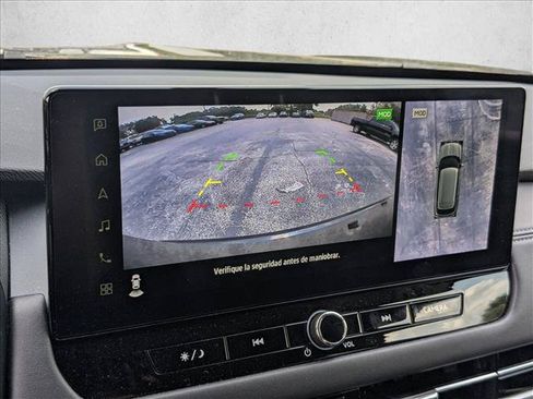 Used 2025 Mitsubishi Outlander SE FWD image 12