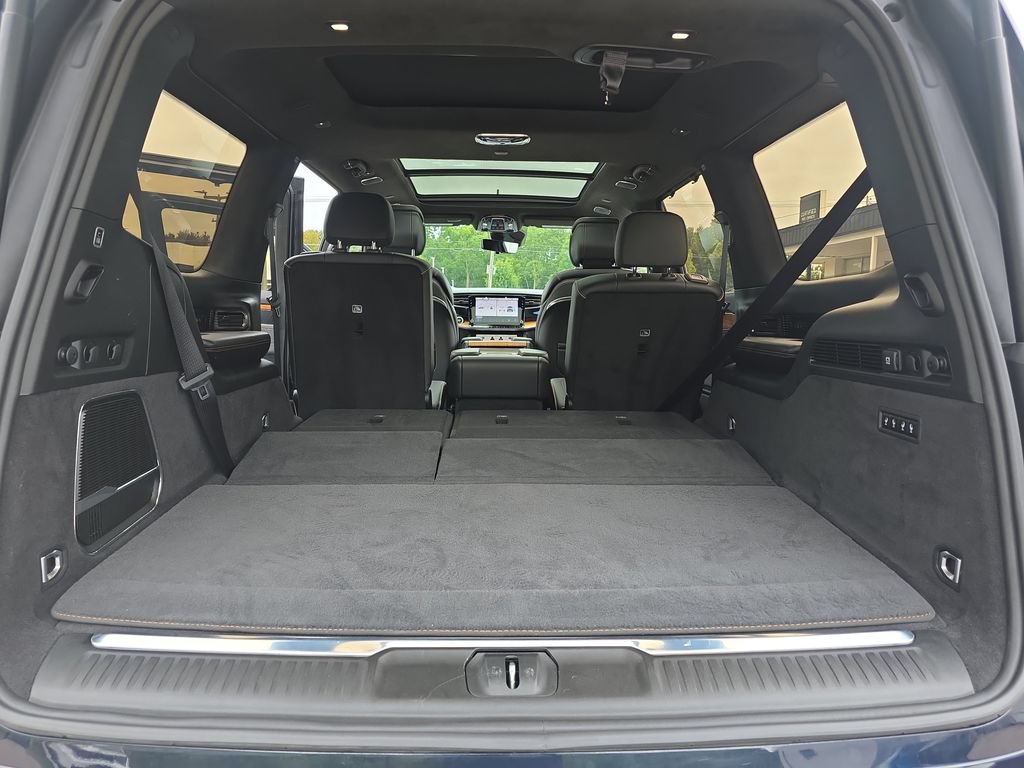 Used 2023 Jeep Grand Wagoneer Series III AWD/4WD image 14