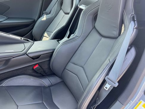 Used 2025 Chevrolet Corvette Stingray Convertible w/ Z51 Performance Package RWD image 12