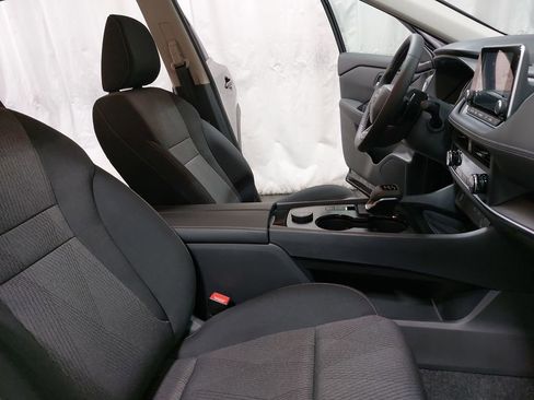 New 2026 Nissan Rogue SV image 10