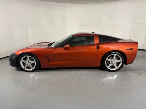 Used 2005 Chevrolet Corvette Coupe w/ Preferred Equipment Group RWD image 5