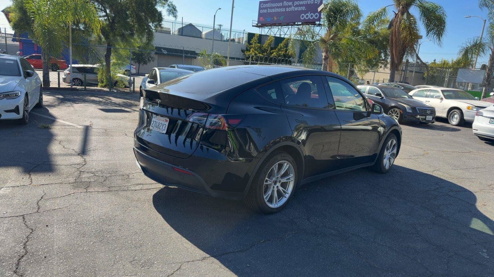 Used 2024 Tesla Model Y Long Range AWD/4WD image 3