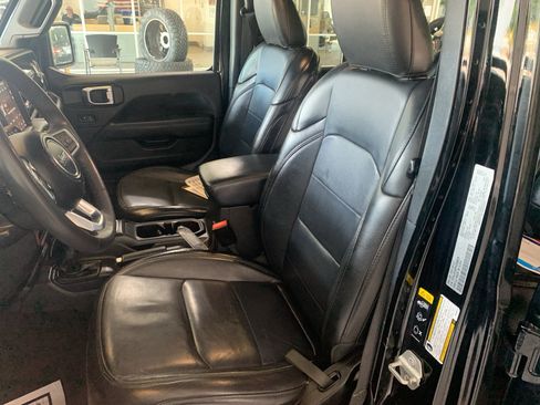 Used 2023 Jeep Wrangler Unlimited Sahara AWD/4WD image 12