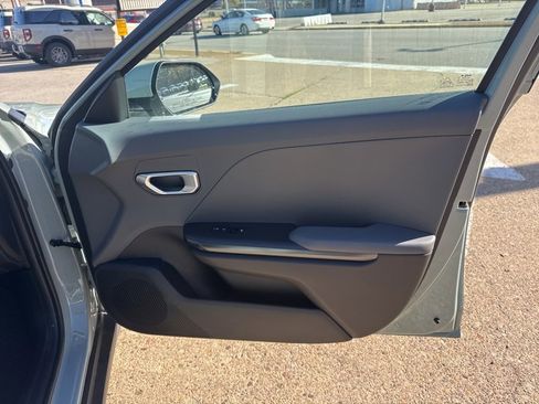 New 2025 Kia K4 LXS image 15