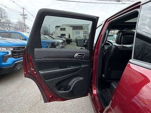 Used 2020 Jeep Grand Cherokee Limited X image 32
