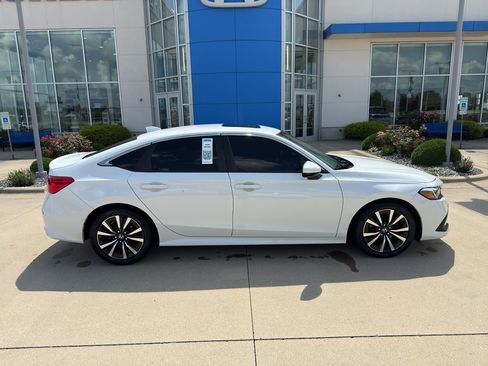 Used 2022 Honda Civic EX image 4