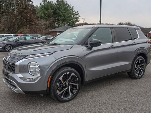 Used 2022 Mitsubishi Outlander SE image 4