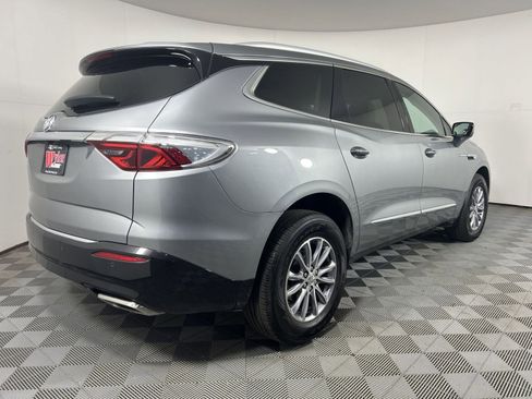Used 2024 Buick Enclave Essence image 9